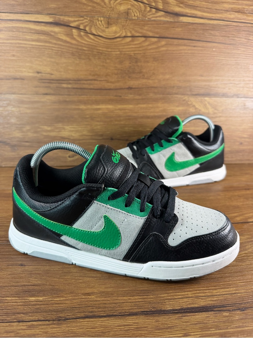 Nike SB Mogan Mid 2 Low Top Sneakers Size 7Y Leather Shoes